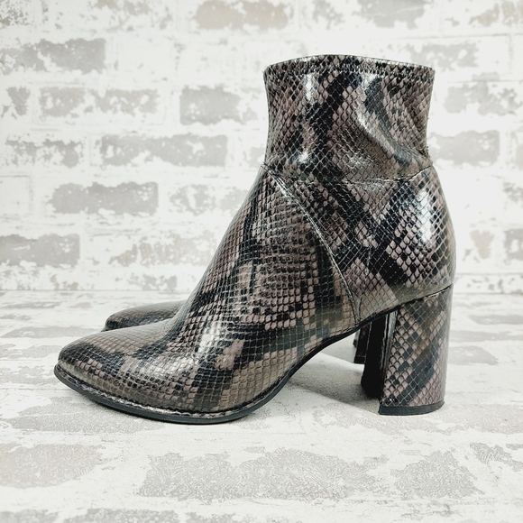 Marc Fisher Dyvine Snake Print Block Heel Zip Up Ankle Booties V695 - Picture 1 of 14